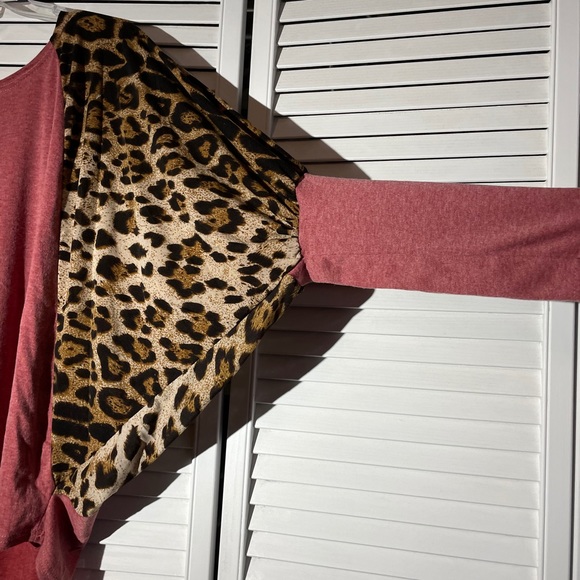 LEOPARD Batwing Long Sleeve - Picture 2 of 3